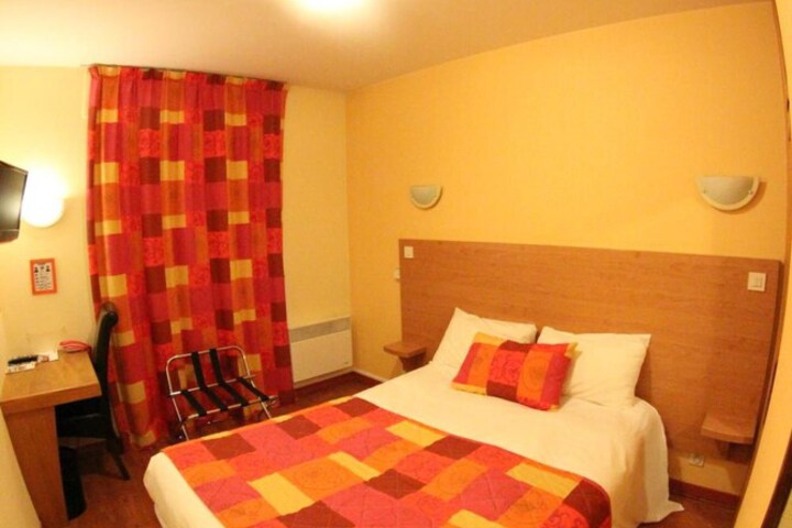 Room 10 of 46