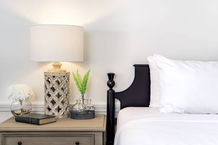 Deluxe King Bed (6 of 6)
