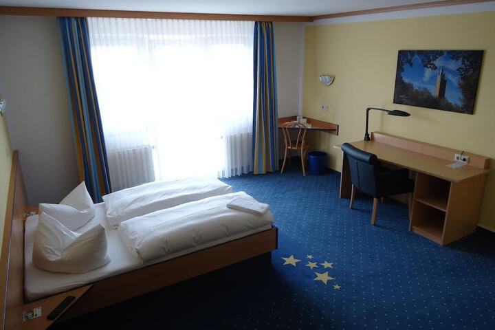 Room 11 of 34