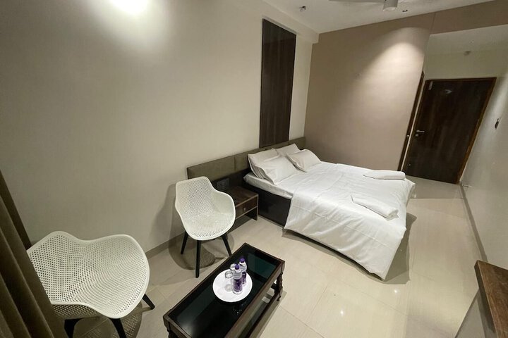 Room 13 of 23