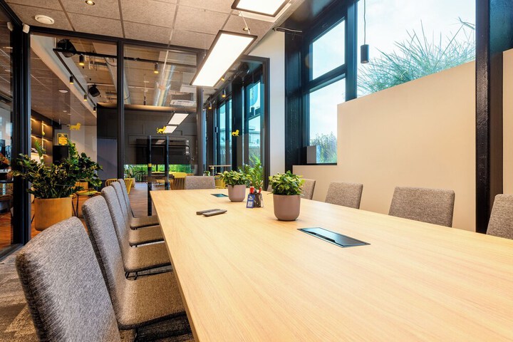 Business Center 32 of 39