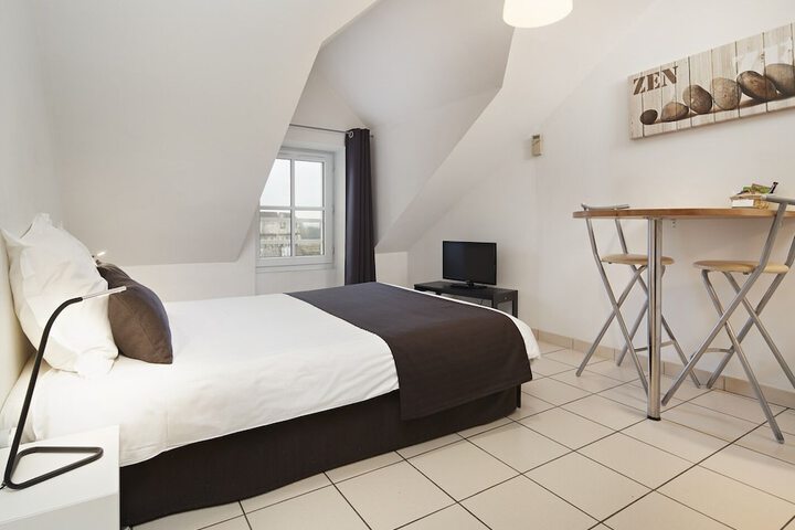 Room 4 of 30