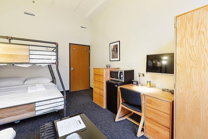 Room 17 of 46