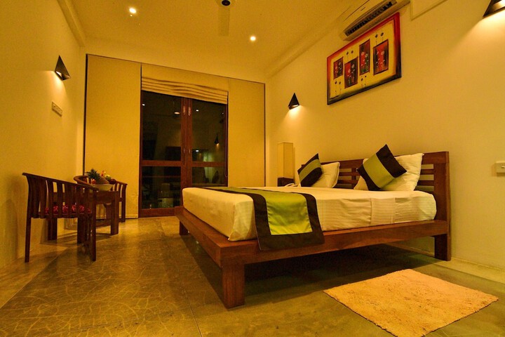 Room 6 of 63