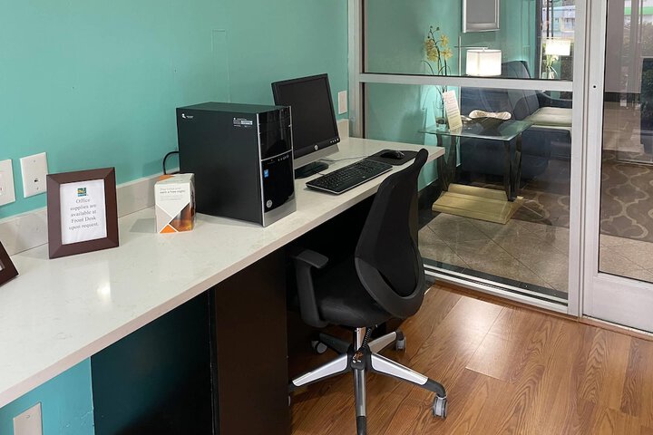 Business Center 27 of 35