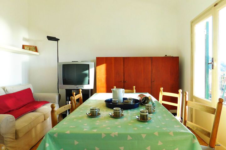 Room 15 of 33