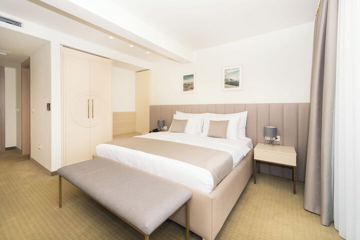 Room 16 of 30
