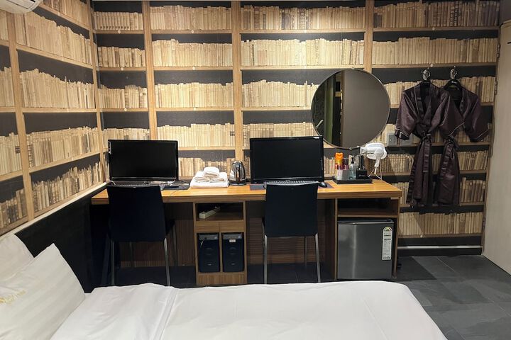 Room 4 of 29