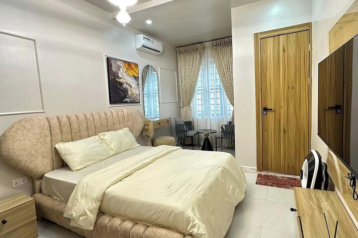 Room 11 of 27