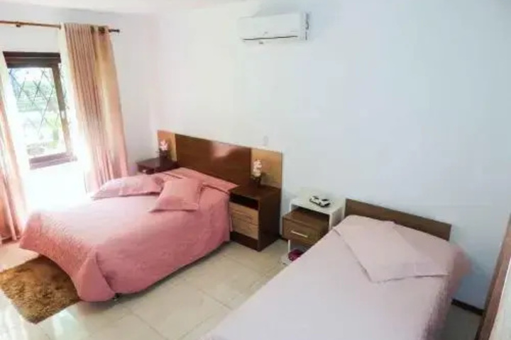 Room 6 of 12