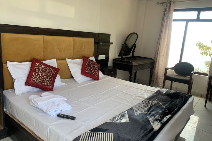Room 3 of 16