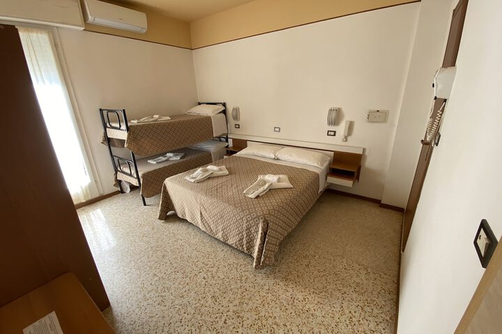 Room 15 of 108