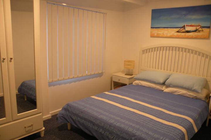 Room 7 of 12