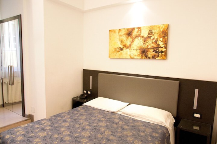 Room 6 of 64