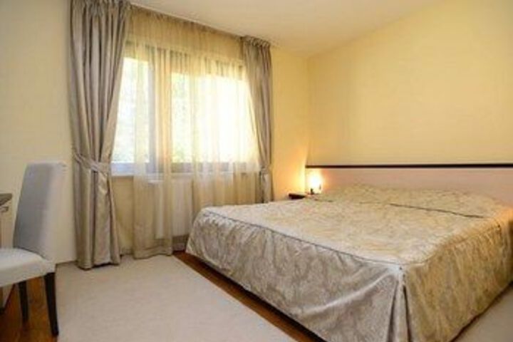 Room 7 of 28
