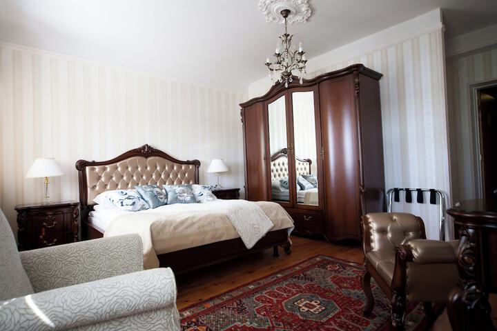 Room 10 of 35