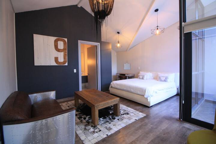 Room 6 of 35