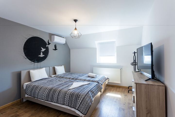 Room 7 of 24