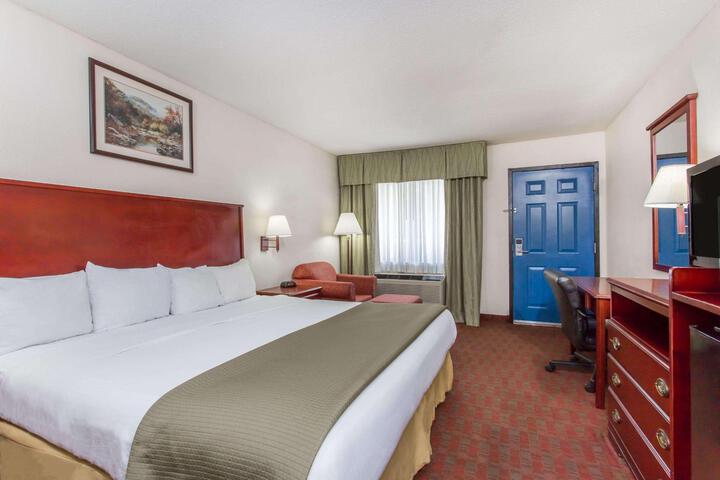 1 King Bed (11 of 26)