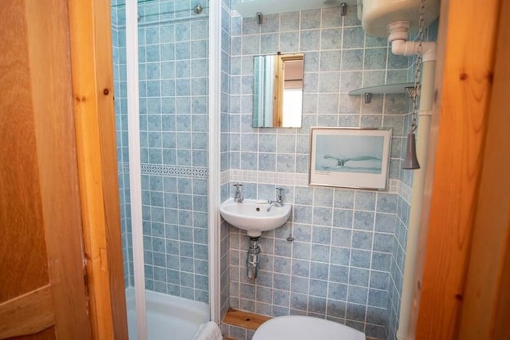 Room 8 of 13