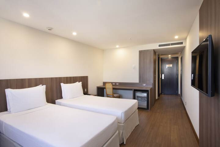 Room 10 of 24