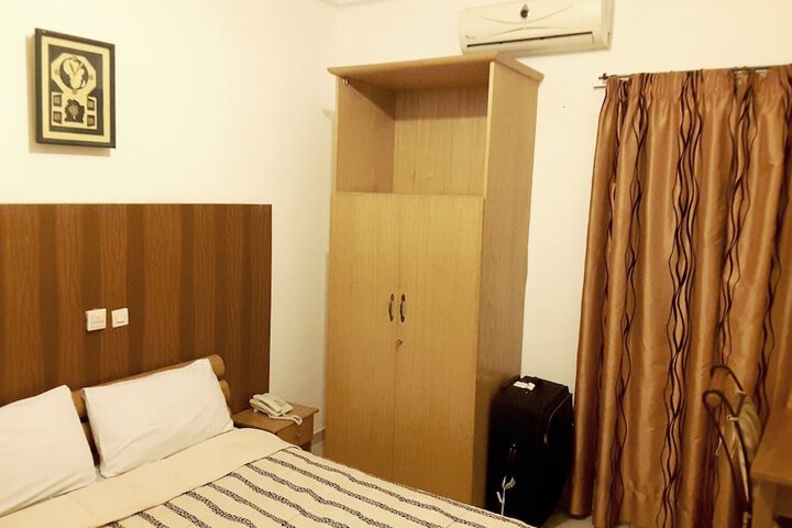 Room 33 of 130