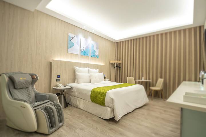 Room 9 of 37