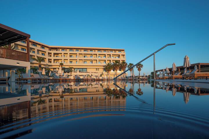 Pool Hotel