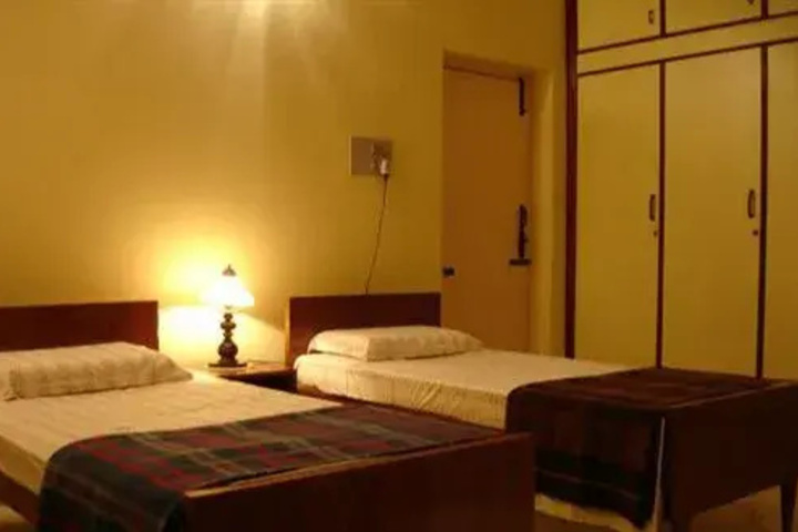 Room 4 of 13