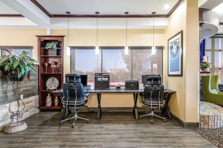Business Center 33 of 36
