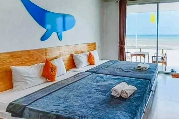 Room 6 of 10