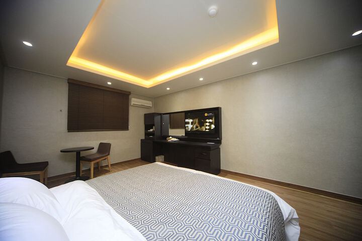 Room 14 of 119