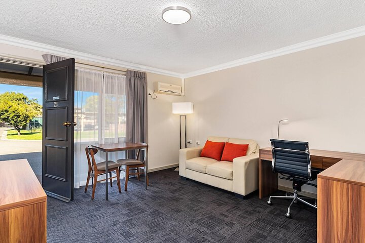 Room 16 of 76