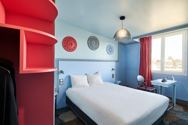 Room 12 of 40