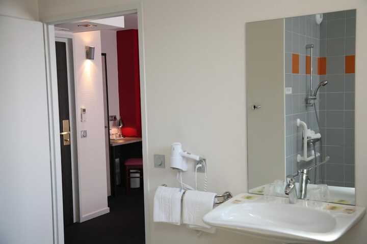 Room 30 of 60