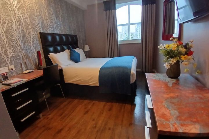 Room 119 of 182