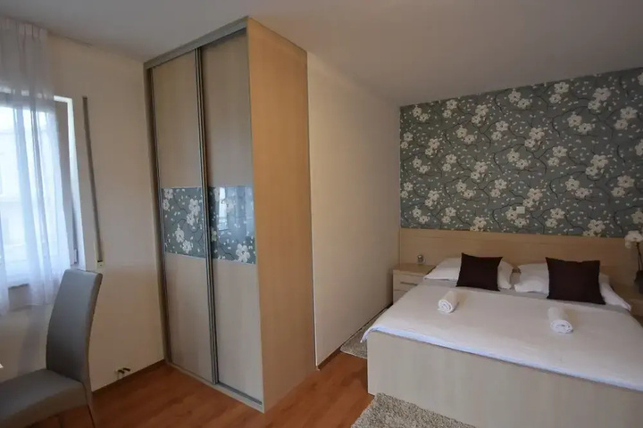 Room 4 of 14