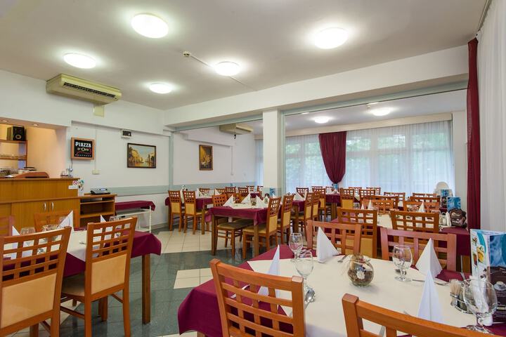 Dining 44 of 60