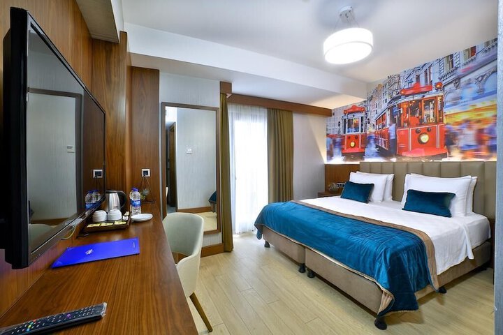 Room 8 of 36
