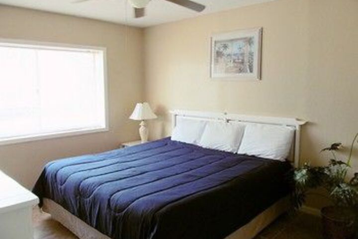 Room 5 of 8