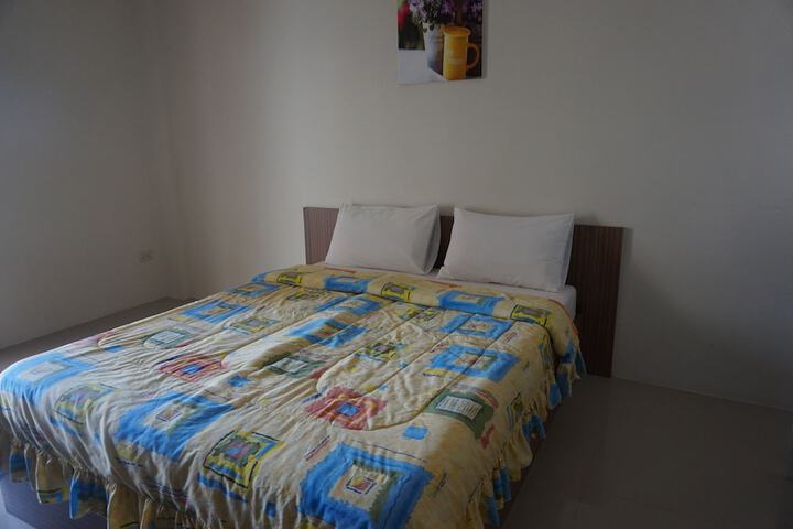 Room 8 of 33