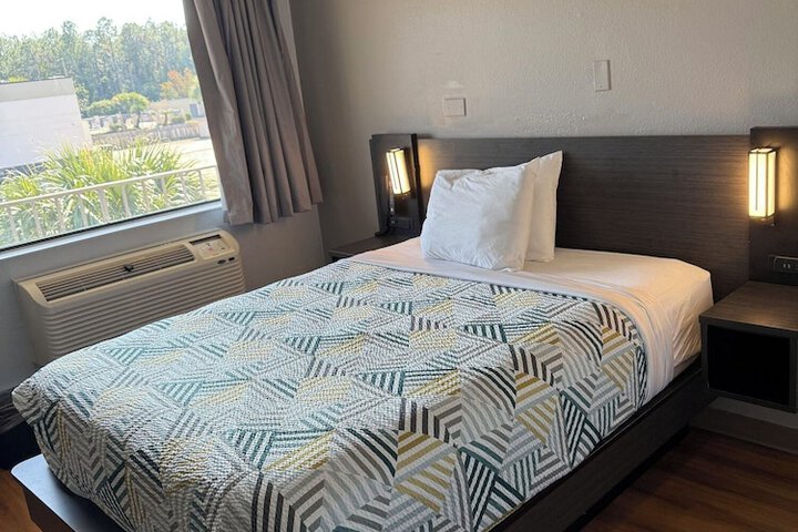 Room 5 of 17