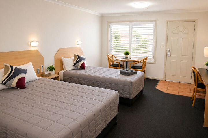Room 4 of 8