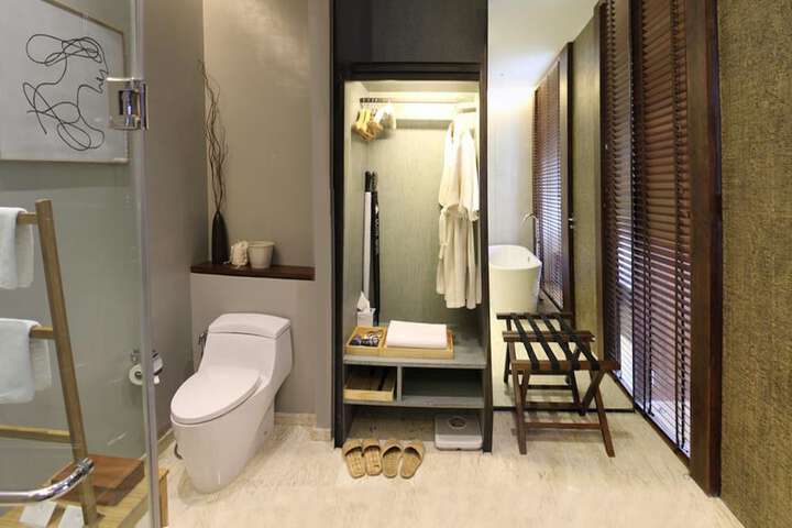 Room 46 of 109