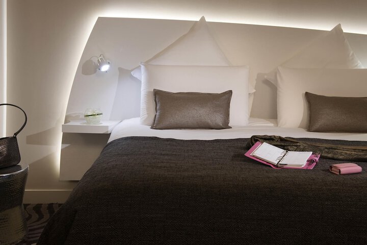 Room 10 of 44