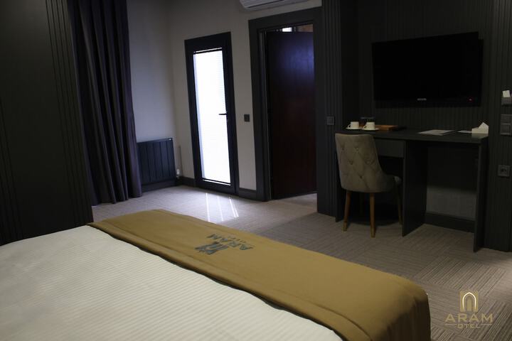 Room 9 of 27
