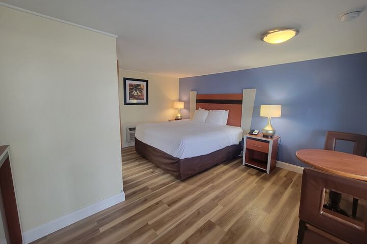 1 King Bed (7 of 7)