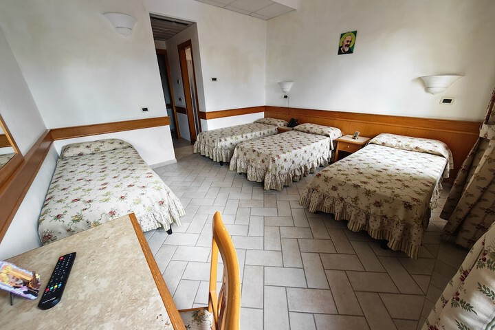 Room 11 of 28