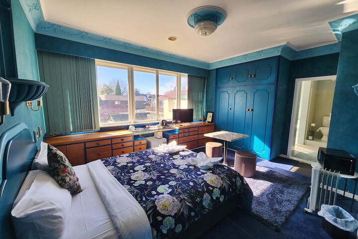 Room 4 of 70