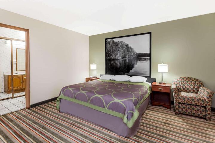 1 King Bed (6 of 15)